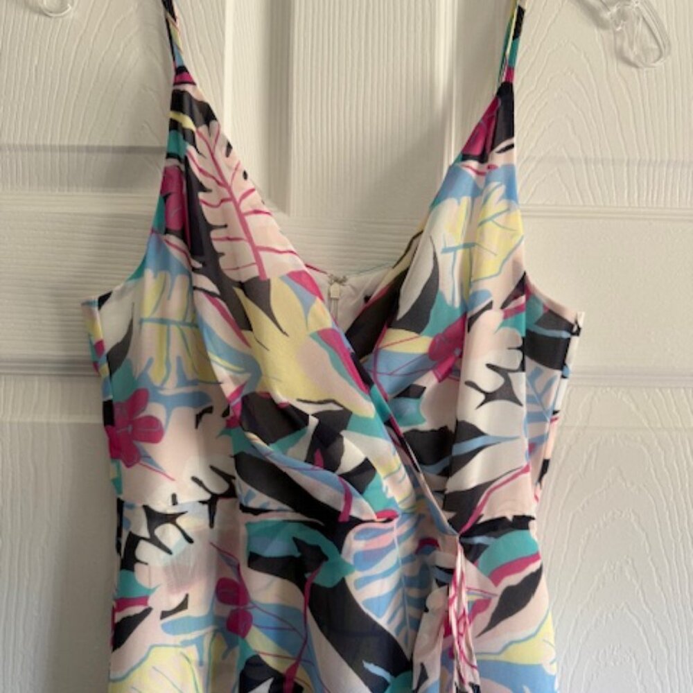 NWOT Forever 21 Floral Faux Wrap Dress Size Medium